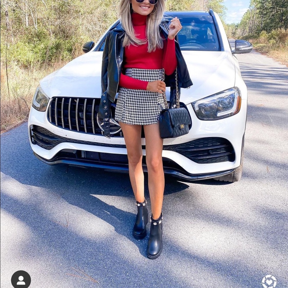 Priceless Rhett’s black and white houndstooth skirt